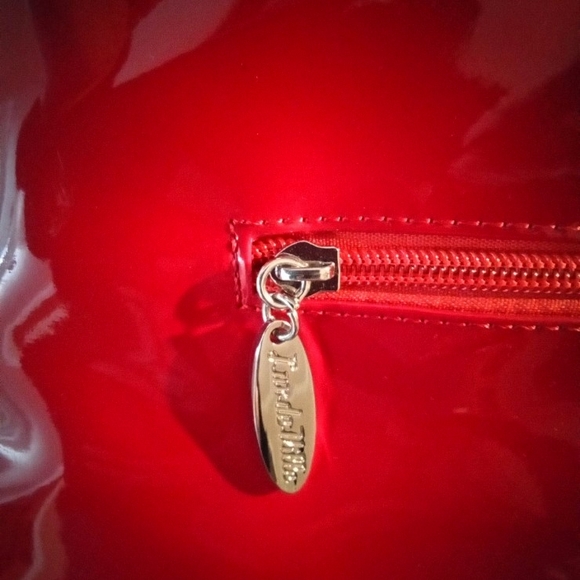 Lux de Ville Red Kisslock Bow Bag - Picture 13 of 14